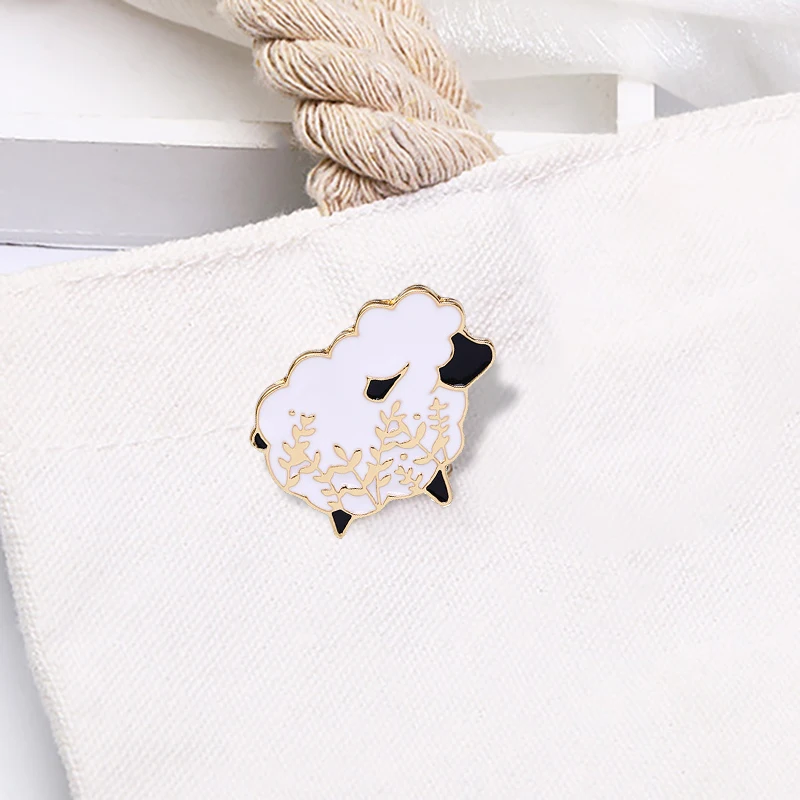 Precioso Pin esmaltado de oveja de dibujos animados, broches de cabra negra con animales divertidos y bonitos para niños y niñas, alfileres de solapa personalizados, regalos de joyería