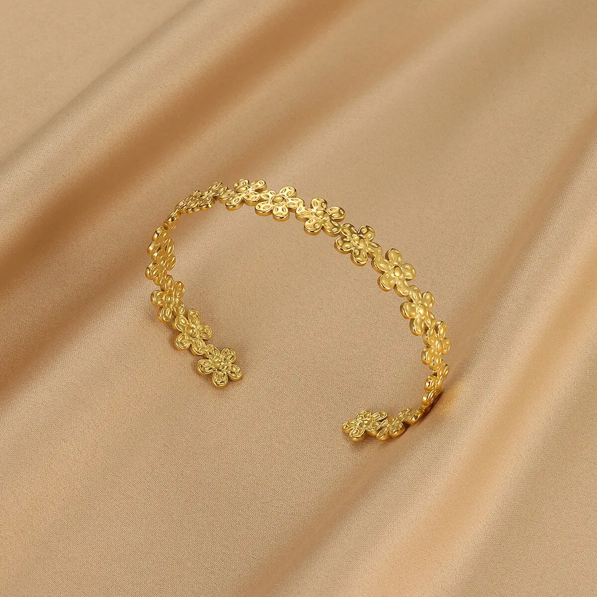 

Mini Flowers Cuff Bangles Bracelet For Women New Gold Color Stainless Steel Symmetrical Flower Bracelets Jewelry Christmas Gift