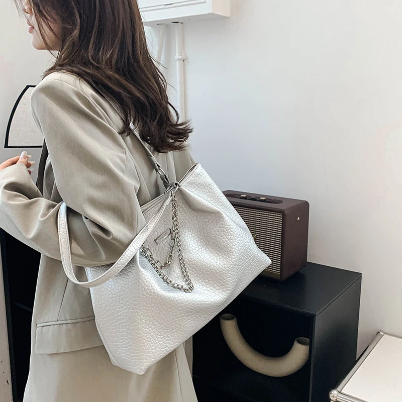 Silver Leather Big Shoulder Bags for Women 2023 Trend Vintage Y2K Chain Solid Color High-capacity Handbags Lady Tote Bag