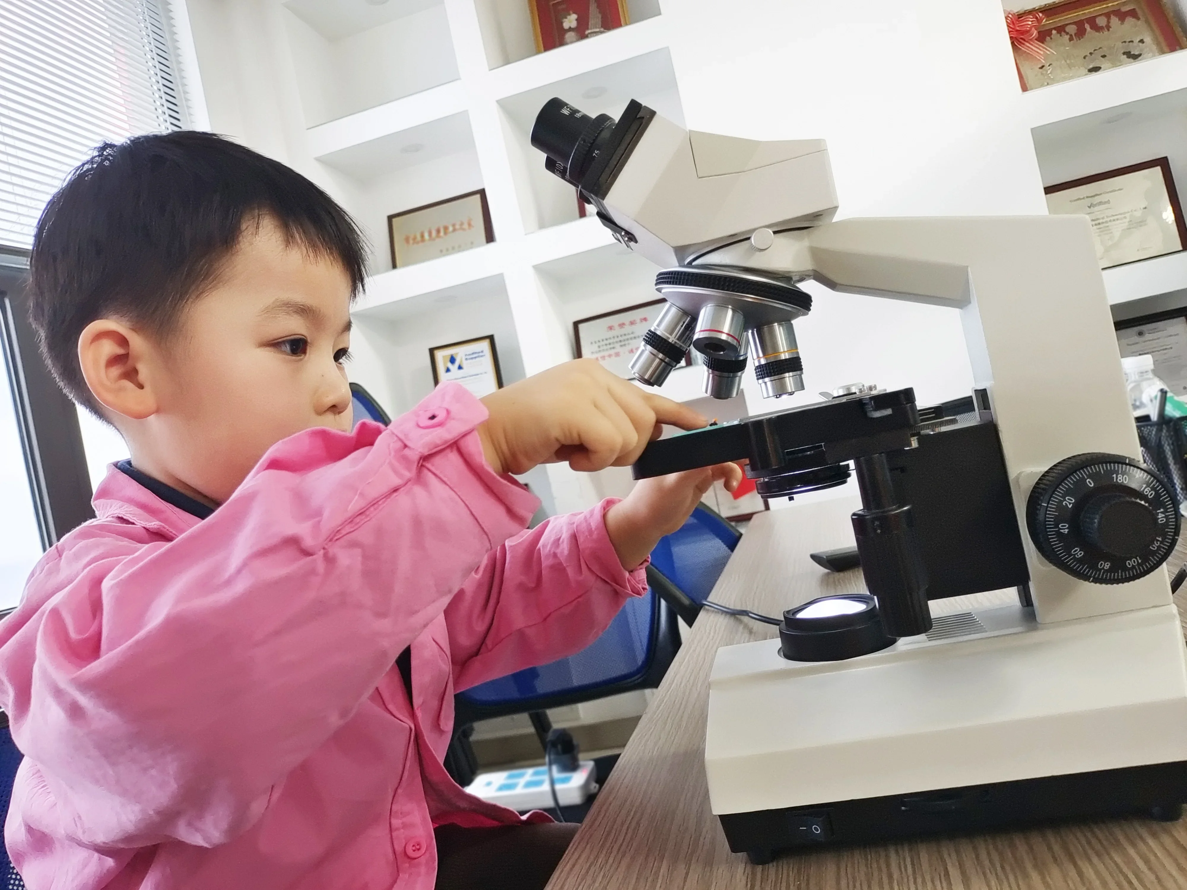 107T Series Biological Microscope