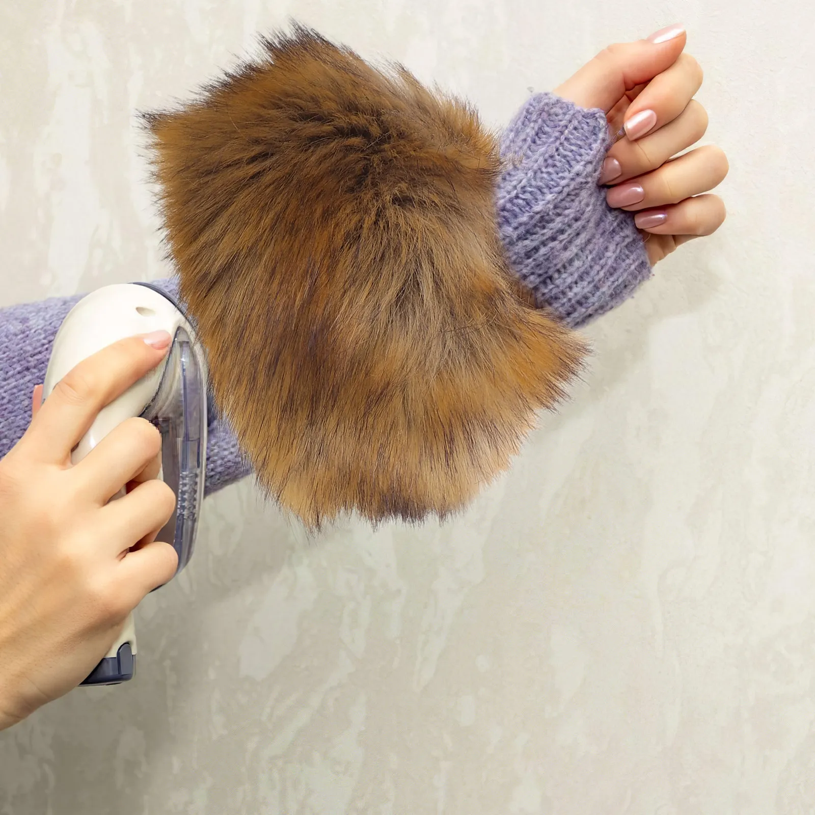 

2Pcs Faux Skin Wrist Warmers Women Soft Cozy Winter Windproof Wrist Bands Warm Cuffs Arm Warmers Outdoor Skiing Walking Winter