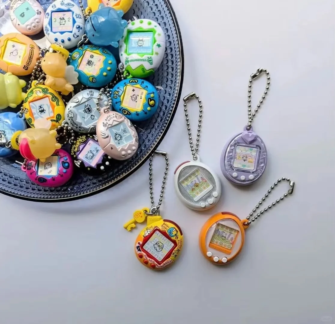 Bandai Tamagotchi การทําสําเนา Charm Twisted Egg เครื่องจี้สัตว์เลี้ยงอิเล็กทรอนิกส์คลาสสิกความทรงจําในวัยเด็กเกมของเล่นของขวัญ