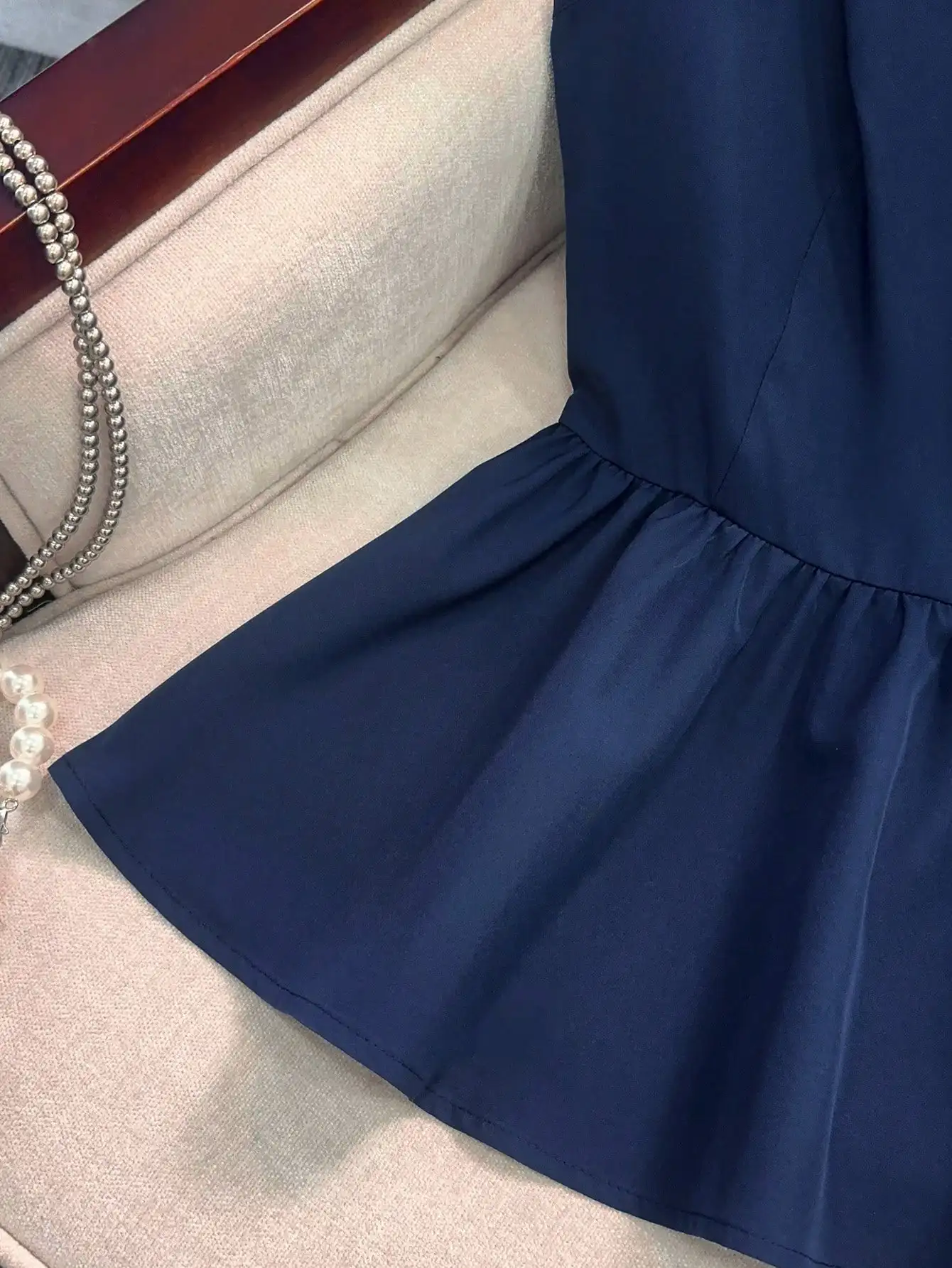 Schmal geschnittenes Cami-Top mit gerafftem Rücken und dicken Trägern, gerüschtem Saum, Stretch-Design mit Raffung für alle Körpertypen – Detail 6