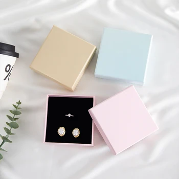 10Pcs Biżuteria Kraft Box Pierścionek Naszyjnik Kolczyki Bransoletka Organizer Dziewczyny Kobiety Mężczyźni Opakowanie na prezenty Akcesoria podróżne Etui z gąbki