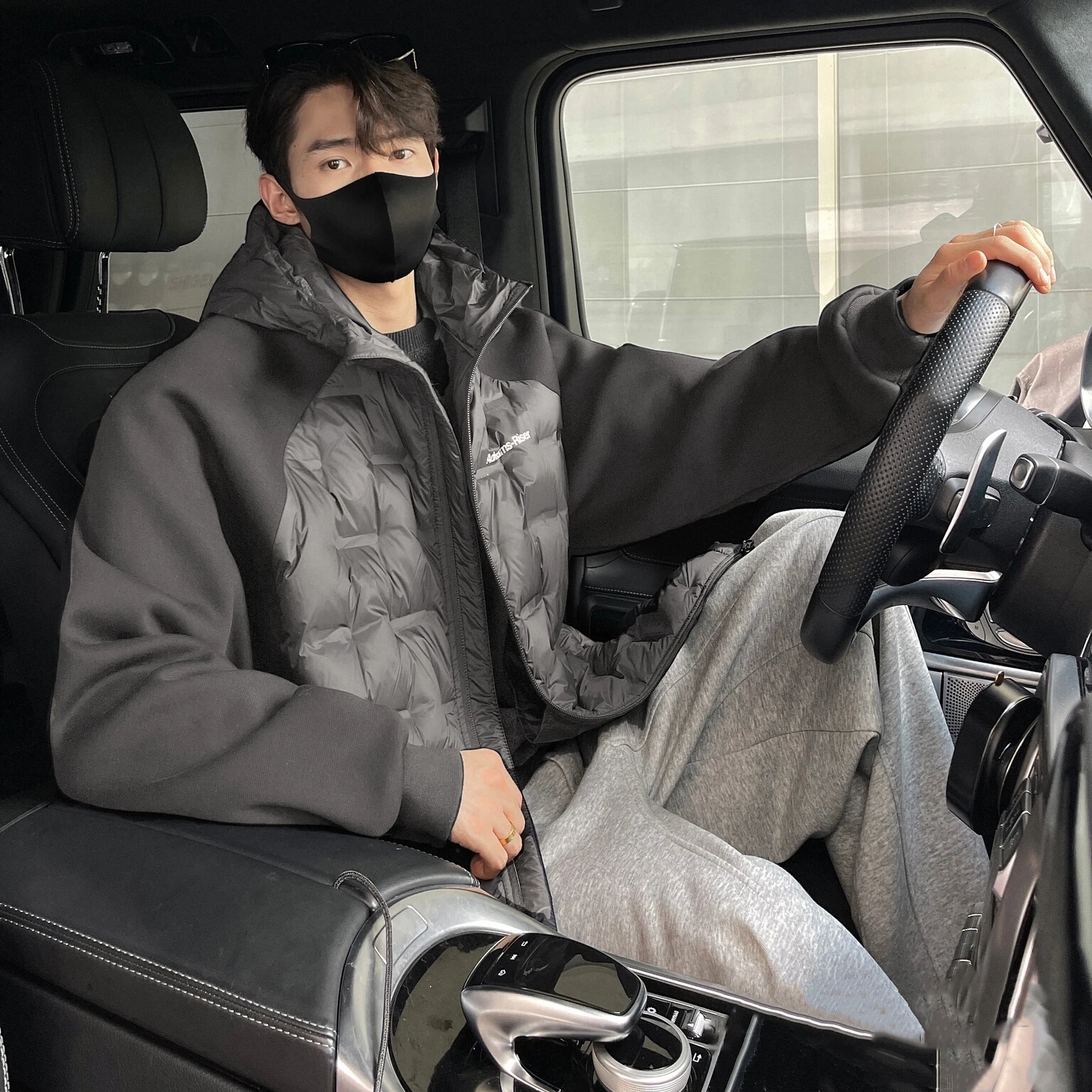 

American Style Lightweight Hooded Jacket Mosaic Design down Coat for Men Winter Casual Wear Resistant Windproof Warmth