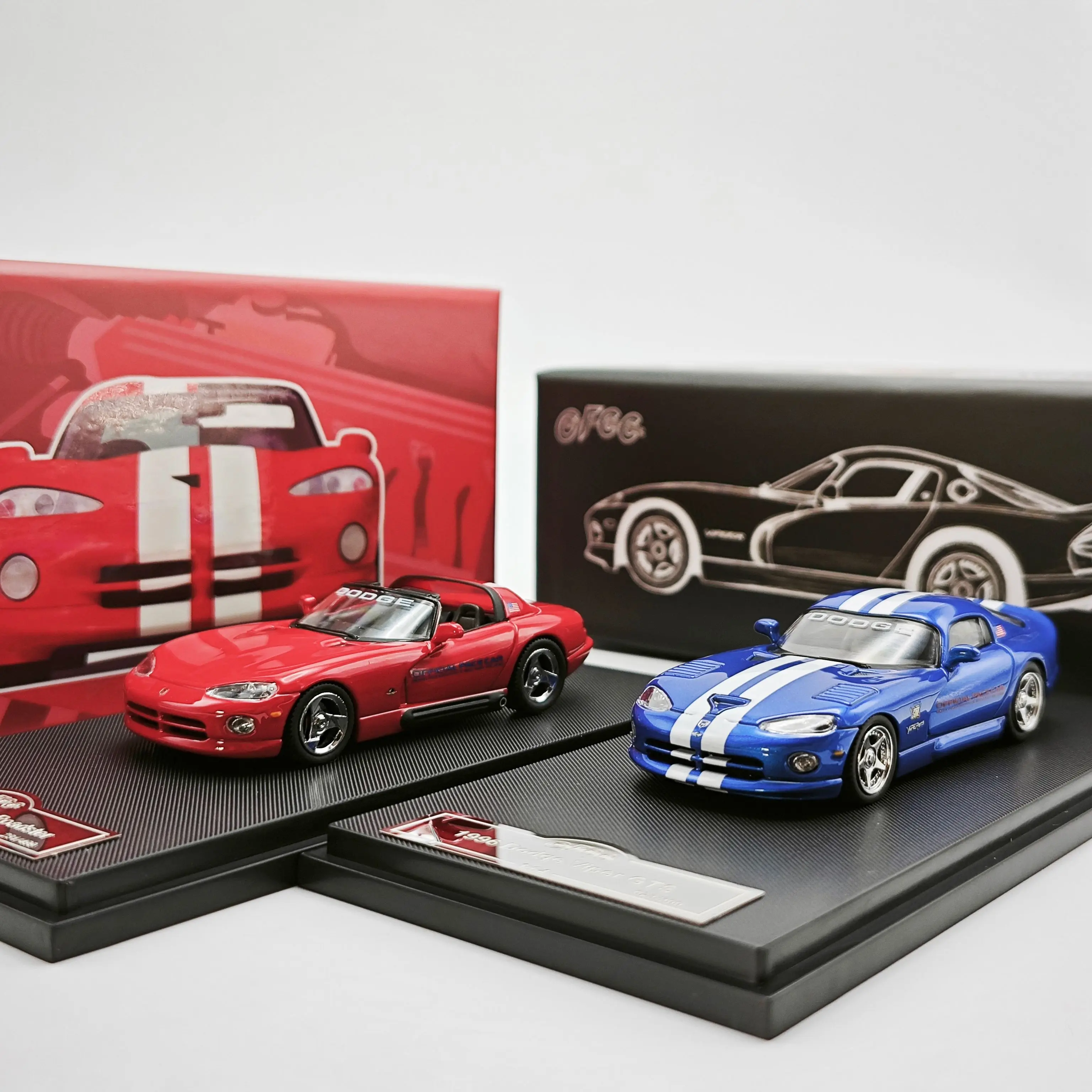 

Гонконг TAS GFCC 1:64 Viper Indy 500, трансформируемая модель автомобиля из красного сплава с синим жестким верхом