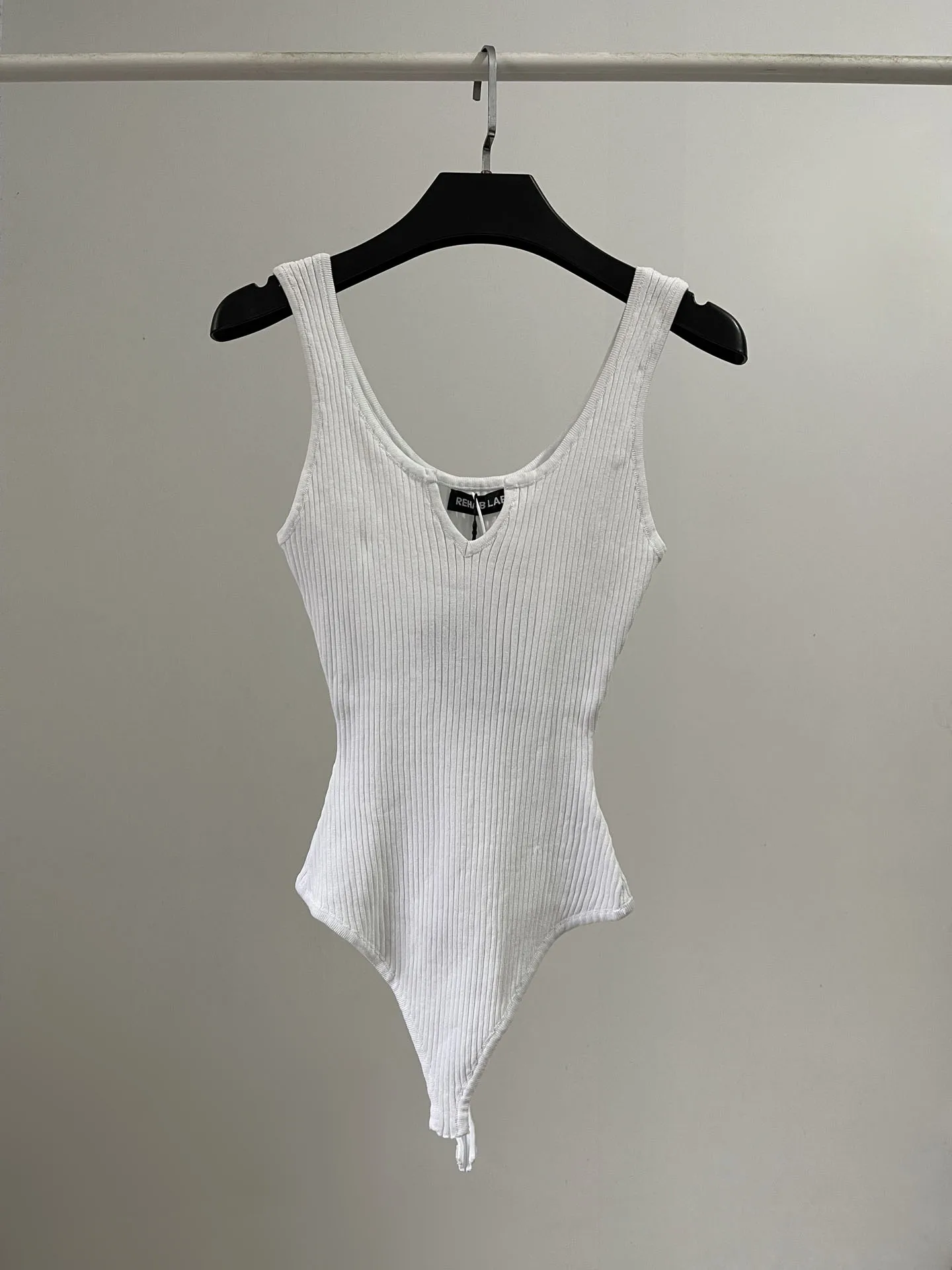 

American Sle Sexy V-Ne Knitted Crop Top And Bot Set Women's Svel Strapl Vest Outerwear Casual Wear