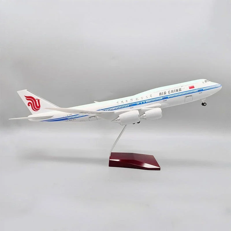 Boeing 747-8 Air China, simuliertes Flugzeugmodell mit Beleuchtungsfahrwerk, Modell eines Beifahrers für zivile Luftfahrt