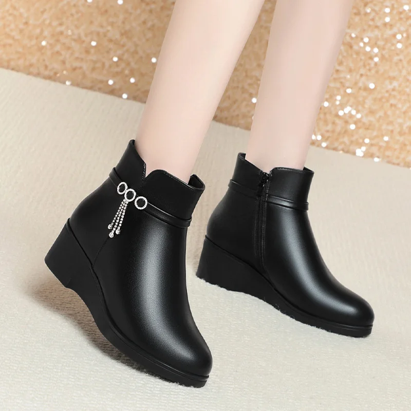 Anti-skip ankle boots com cunhas para as mulheres, ankle boots pretas com cunhas e dedo do pé redondo, sapatos de pelúcia quentes para o inverno