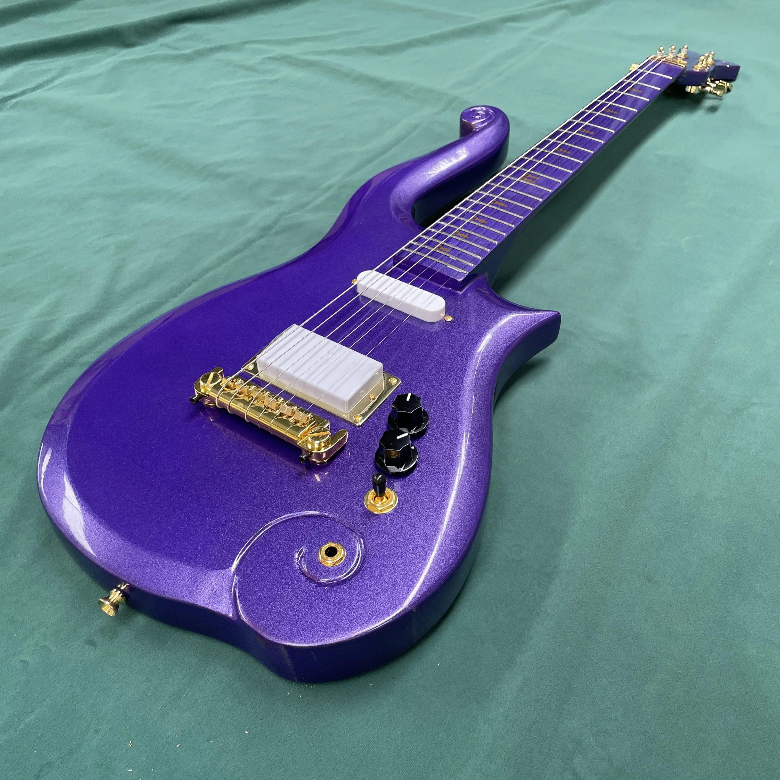 Purple 6-string electric guitar with a maple fingerboard and gold hardware guitars, a unique and trendy electric guitarra view 4