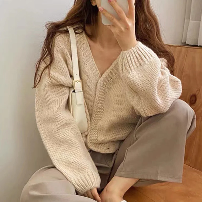 2025 Cárdigan básico de punto liso para mujer, suéter informal cálido de manga larga con cuello en V, abrigo, Tops sencillos y versátiles con una botonadura