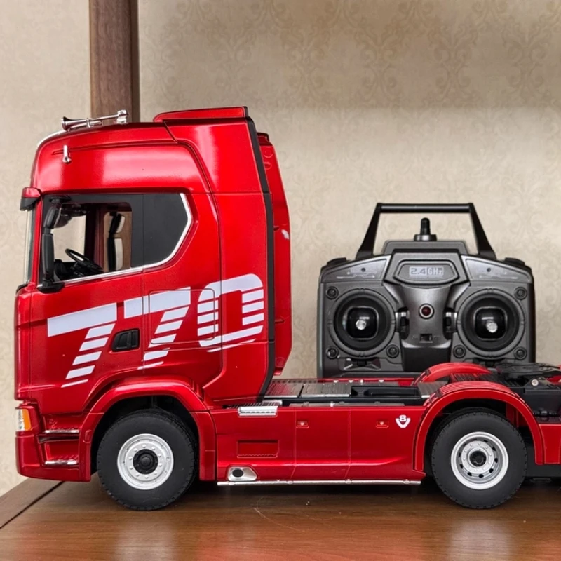 在庫あり ラジコン エンジニアリングカー Huina スカニア 770s トレーラーヘッド 合金製カーモデル 子供のおもちゃ 四輪駆動 比率501d