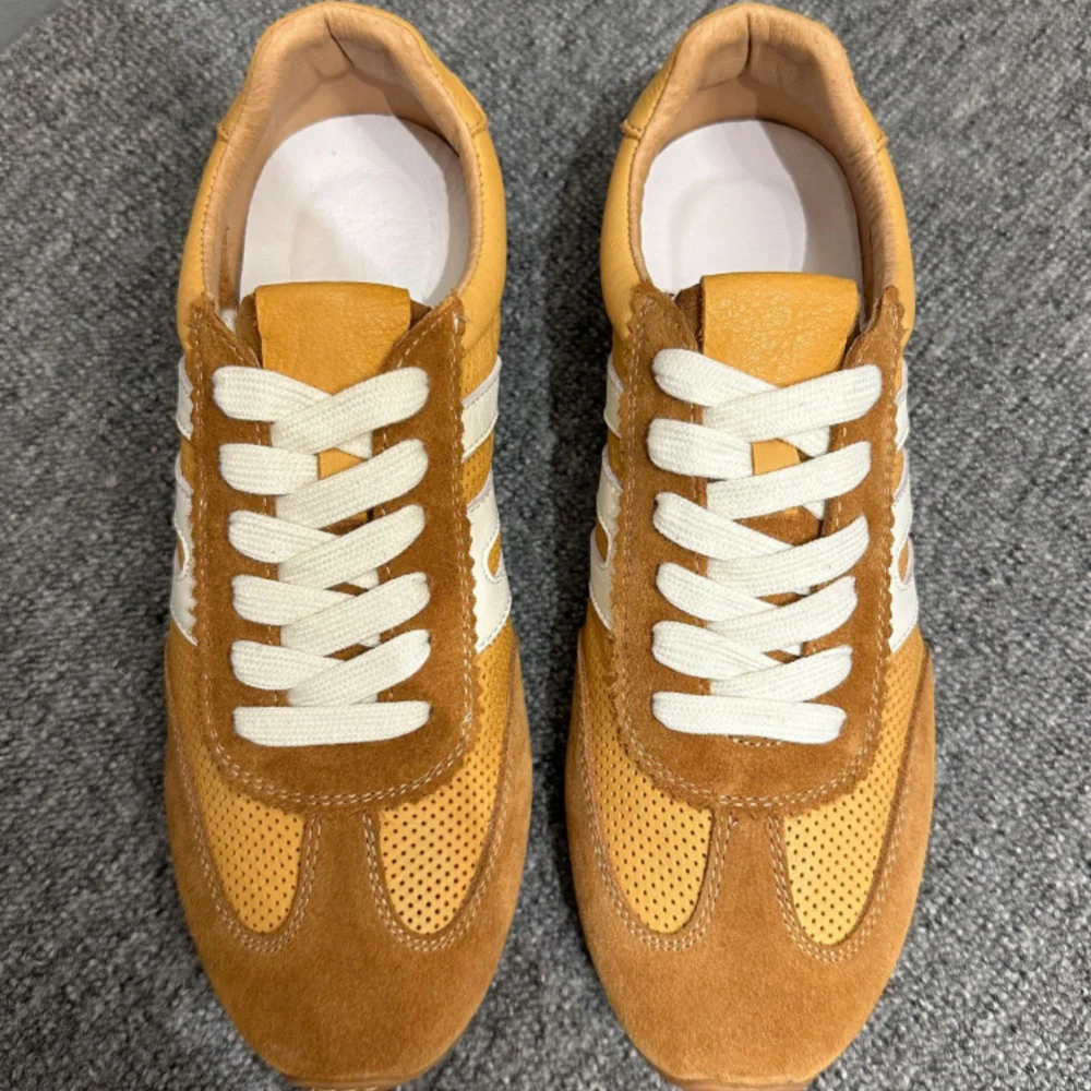 أحذية رياضية مثقوبة جديدة من الجلد قابلة للتنفس، أحذية كاجوال متعددة الاستخدامات من جلد البقر الناعم، أحذية DeTain بنعل ناعم منخفض