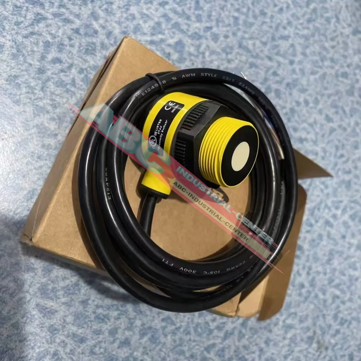 T30UXDC T30UXIA العلامة التجارية UItrasonic اختبار الاستشعار T30UXIB جديد