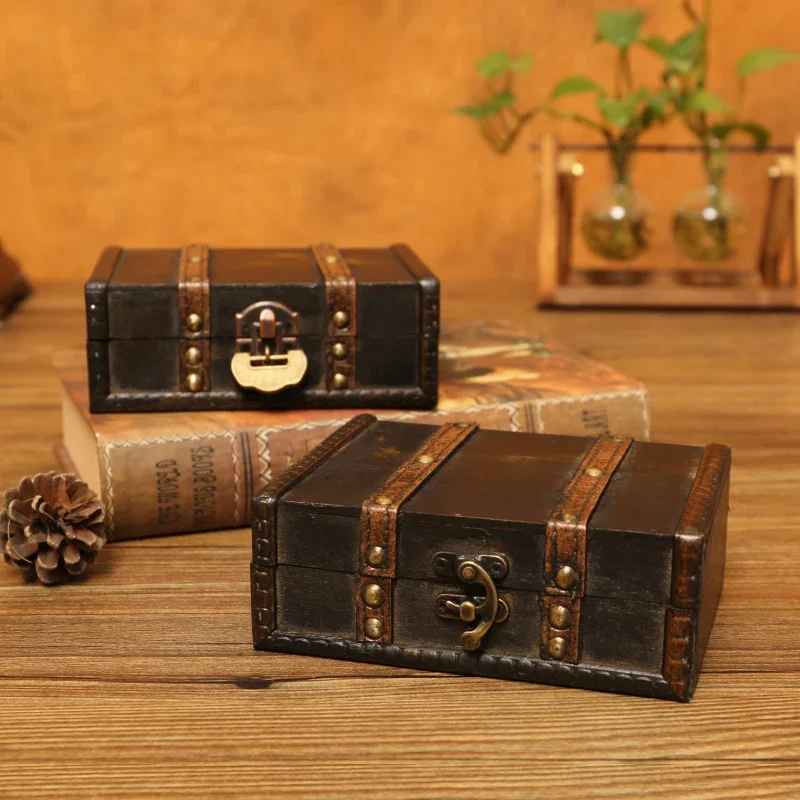 Small box with lock room antique wind password box