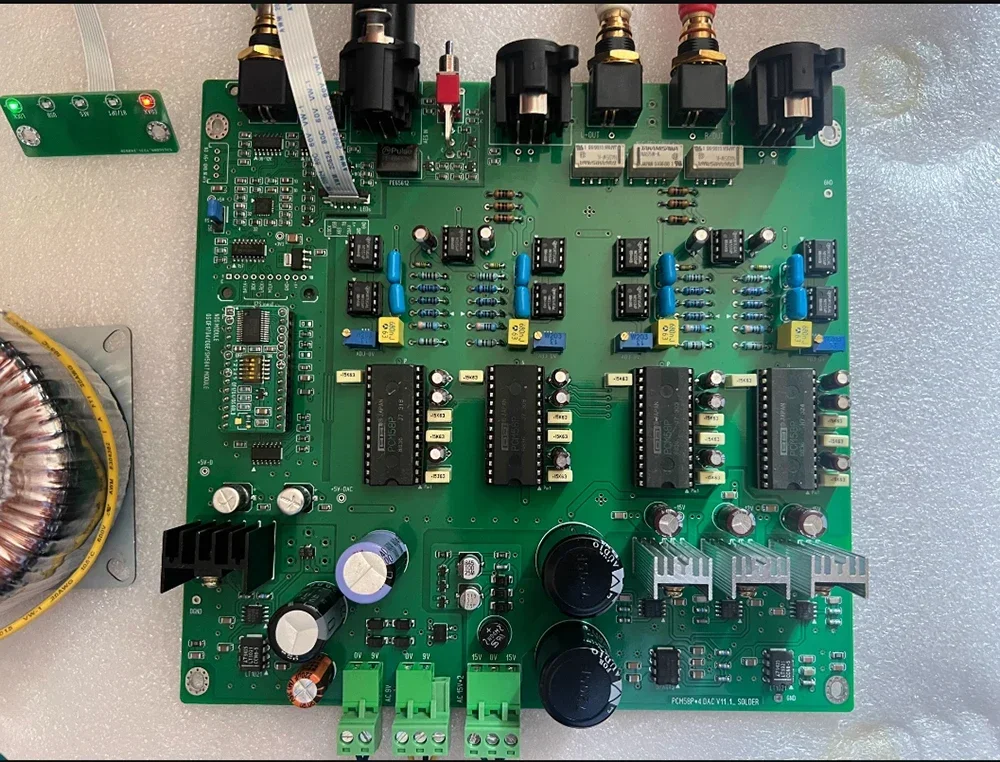 PCM58P*4 Сбалансированный выход Коаксиальный/AES Вход ЦАП Декодирование CS8422 Поддержка приема Bluetooth USB-вход