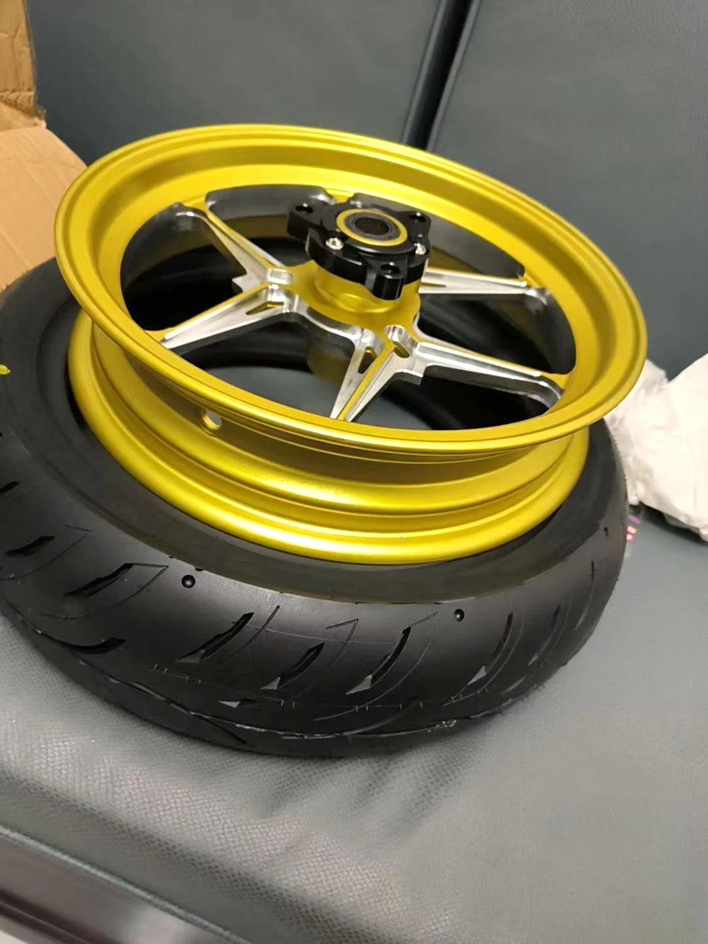 10 بوصة مزورة سبائك الألومنيوم محور عجلات الحافة الأمامية للسكوتر RSZ JOG FORCE Niu UQI U1 U + M + العجلات الأمامية العالمي تعديل