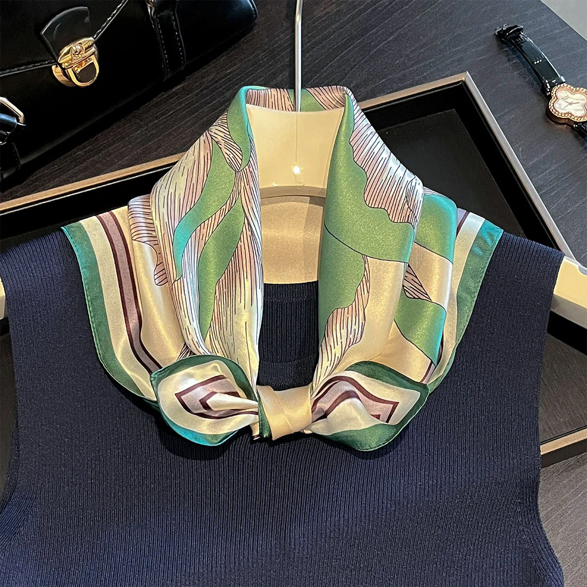 المرأة وشاح حريري 2025 الأوشحة القطنية الصغيرة للرقبة للسيدات العلامة التجارية الفاخرة الجديدة منديل حقيبة مربعة وشاح الإناث رئيس باندانا