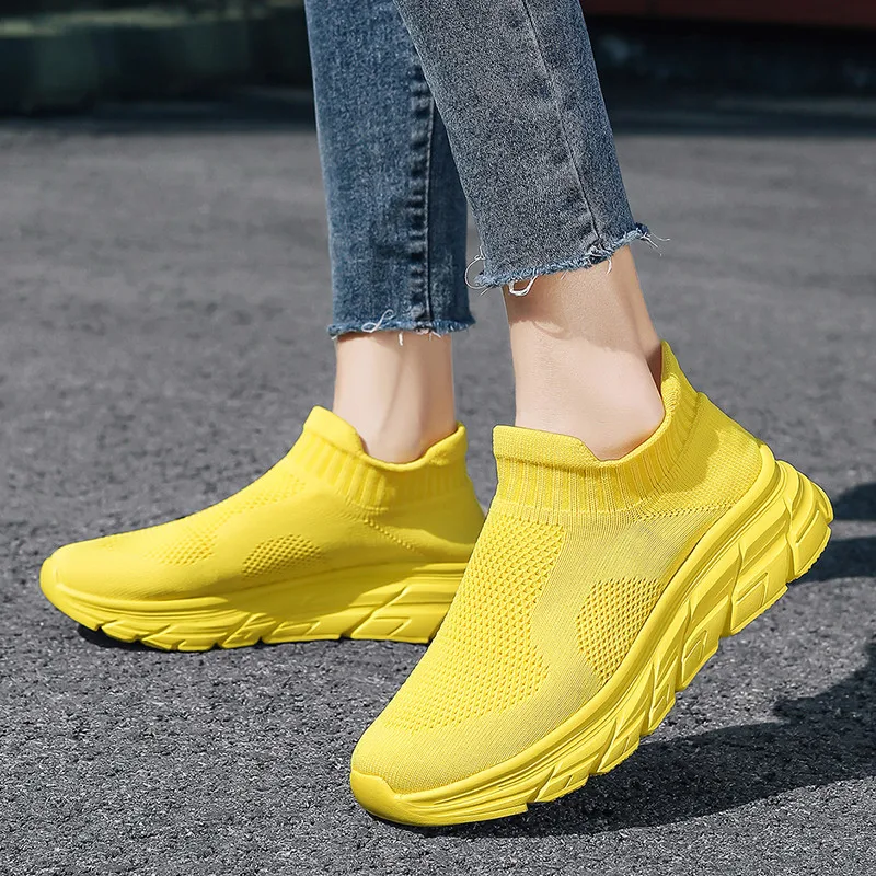 Fashion Yellow Slip On Sneakers Men Ultralight Socks Shoes Men Platform Trainers Breathable Casual Sneakers Man Running Shoes