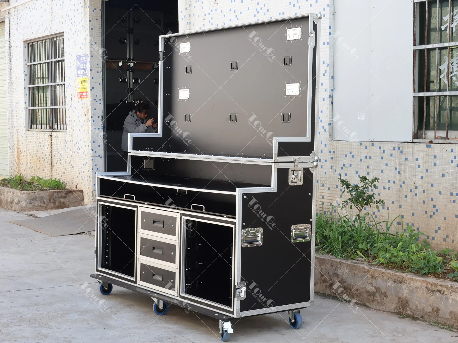 Caixa de produção de vídeo flip-top de 6 x 24 polegadas com espaço em rack de 2 x 10U