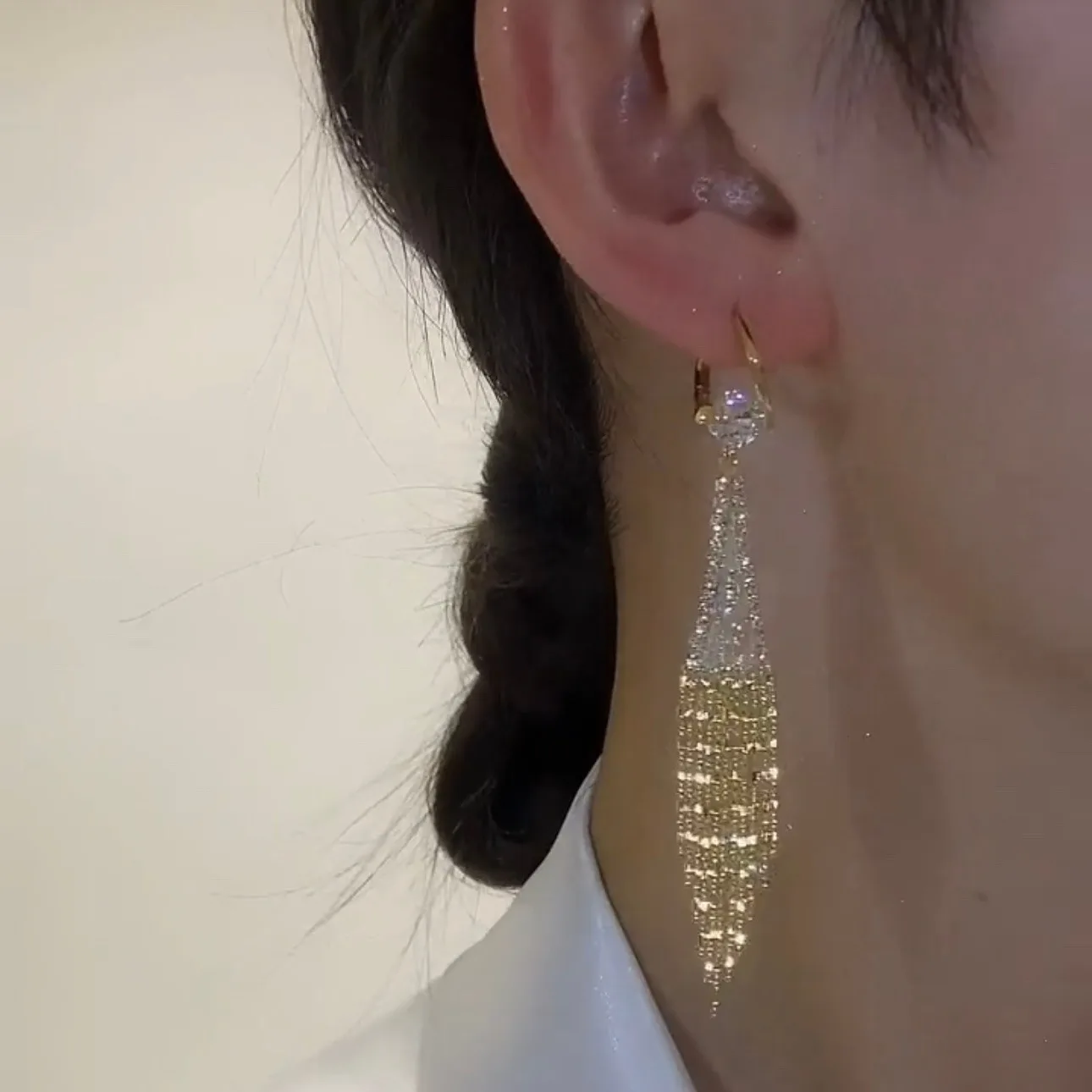 Exaggeration  Atmosphere Luxury with a touch of elegance  Personality  Set with diamonds Stainless steel Long fringed earrings