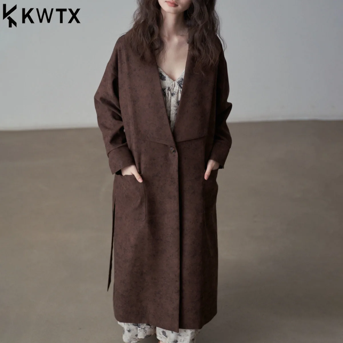 

KWTX 2025 New Design Distressed Trench Coat Women's Long Casual Two Tone Color Belted Lapel Elegant Vintage Fall Winter Coat