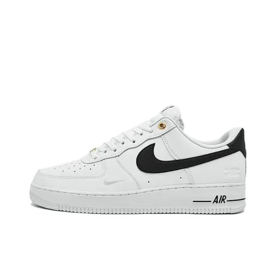 حذاء Nike Air Force 1 se مريح ومتعدد الاستخدامات ومقاوم للاهتراء وغير قابل للانزلاق، باللونين الأبيض والأسود