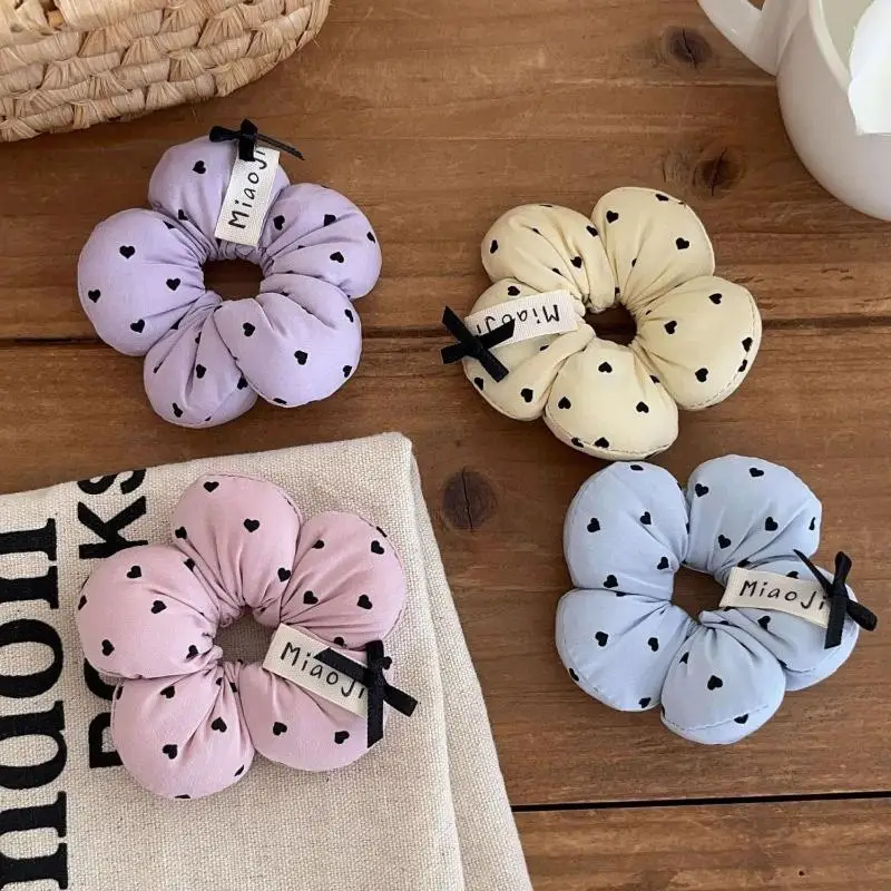 Blumenförmige Haargummis mit Lieblichem Herz-Print Weiches Gefülltes Design für Mädchen Tägliche Haarstyling-Accessoires – Detail 6