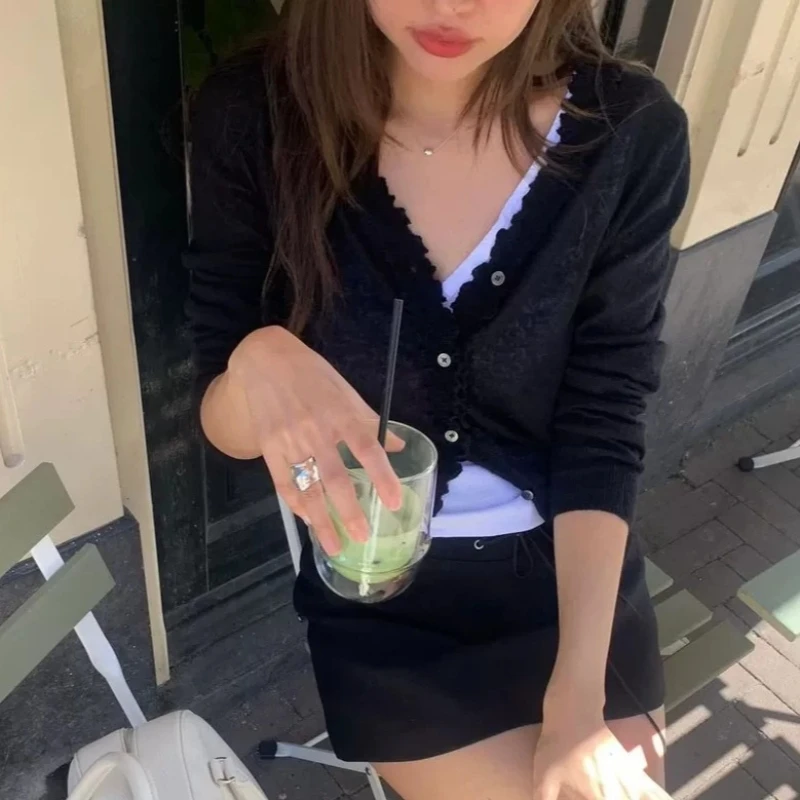 

Свободный вязаный кардиган с V-образным вырезом, осенняя новинка, корейская версия, однотонный, с кружевными оборками, стройнящий женский свитер