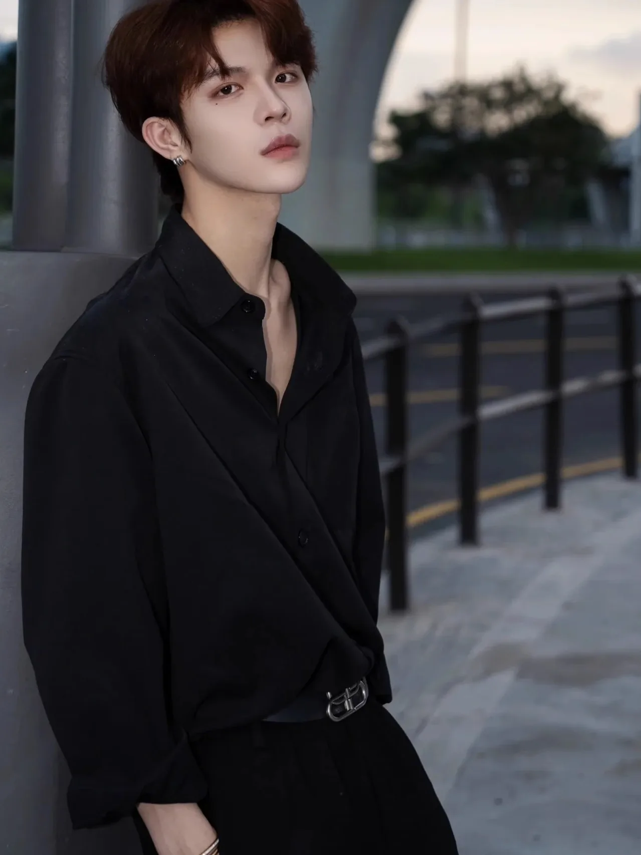 

Neapolitan Black Long Sleeve Men's Shirt Ice Silk Base Layer Spring Autumn Stylish Minimalist Style Standard Fit Button down