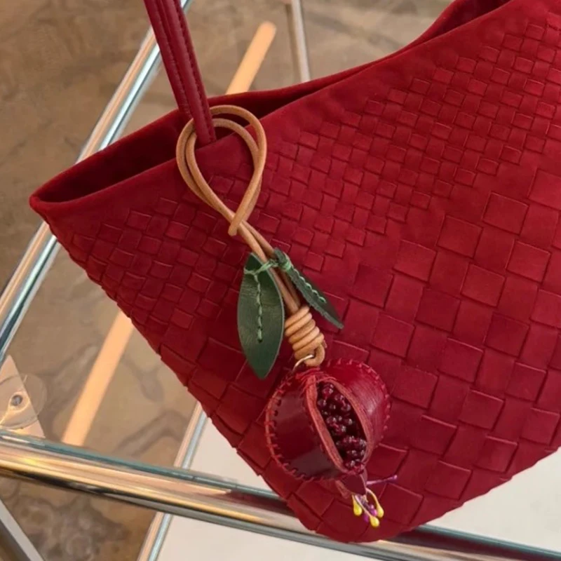 

Simulated Pomegranate Pendant Genuine Leather Fruit Shaped Car Keychain Handmade Women Bag Pendant Key Accessories Holiday Gift