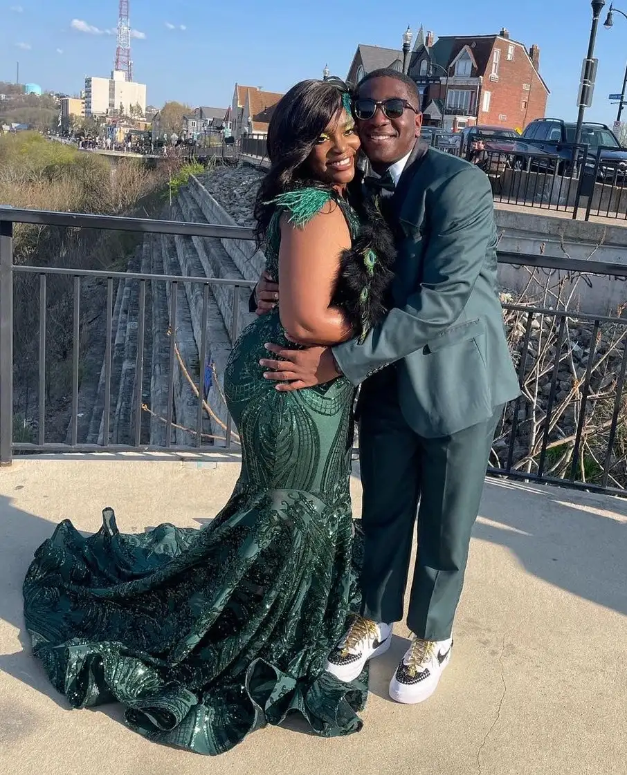 Teal Südafrikanische Ballkleider Meerjungfrau V-Ausschnitt Flügelärmel Feder Schwarze Mädchen Robe De Soiree Abendkleider Kleid Maßgeschneidert