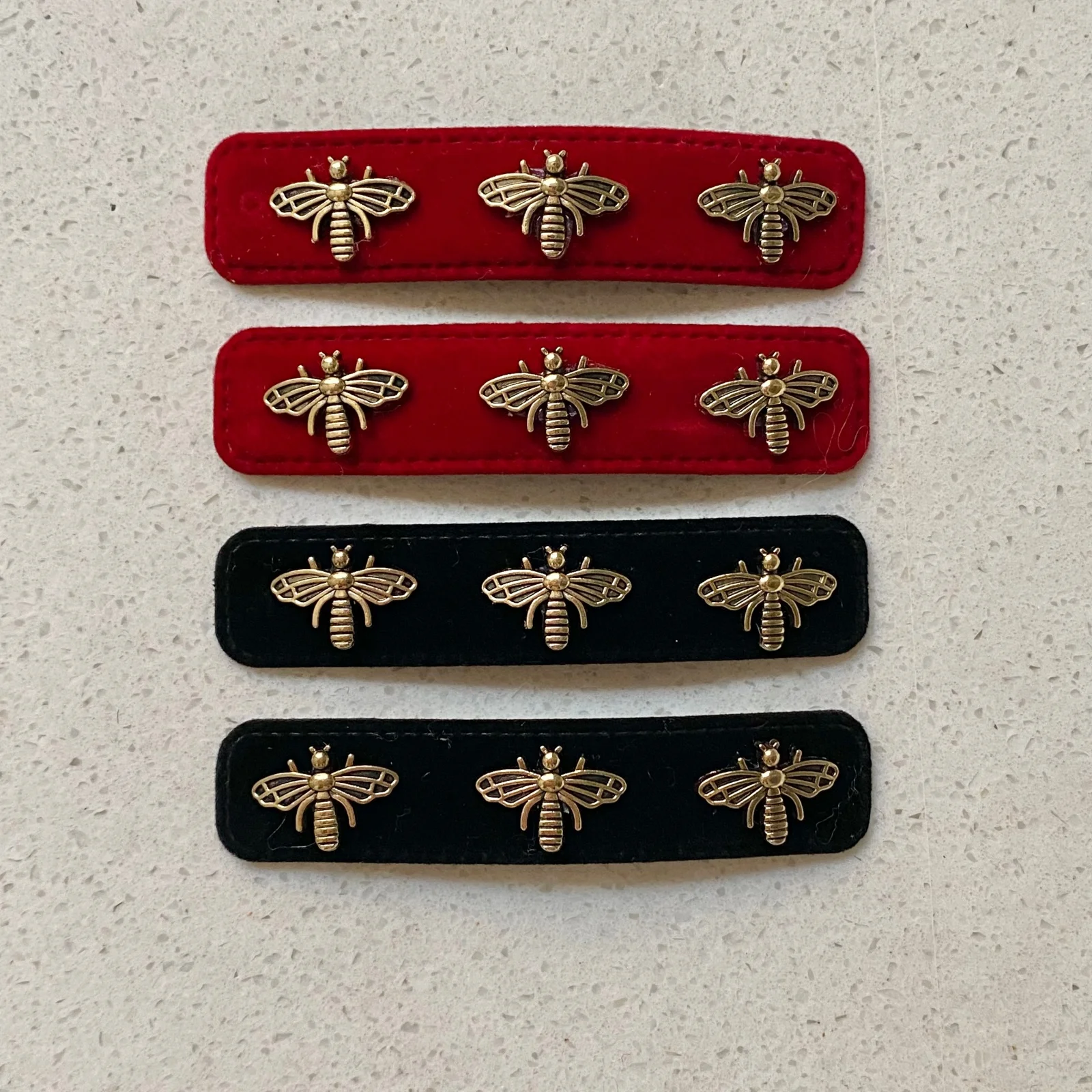 2 Stück rote und schwarze Samt-Haarspangen, goldene Bienenverzierungen, eleganter Haarschmuck für Damen im Retro-Stil, stilvolle Alltagskleidung – Detail 2