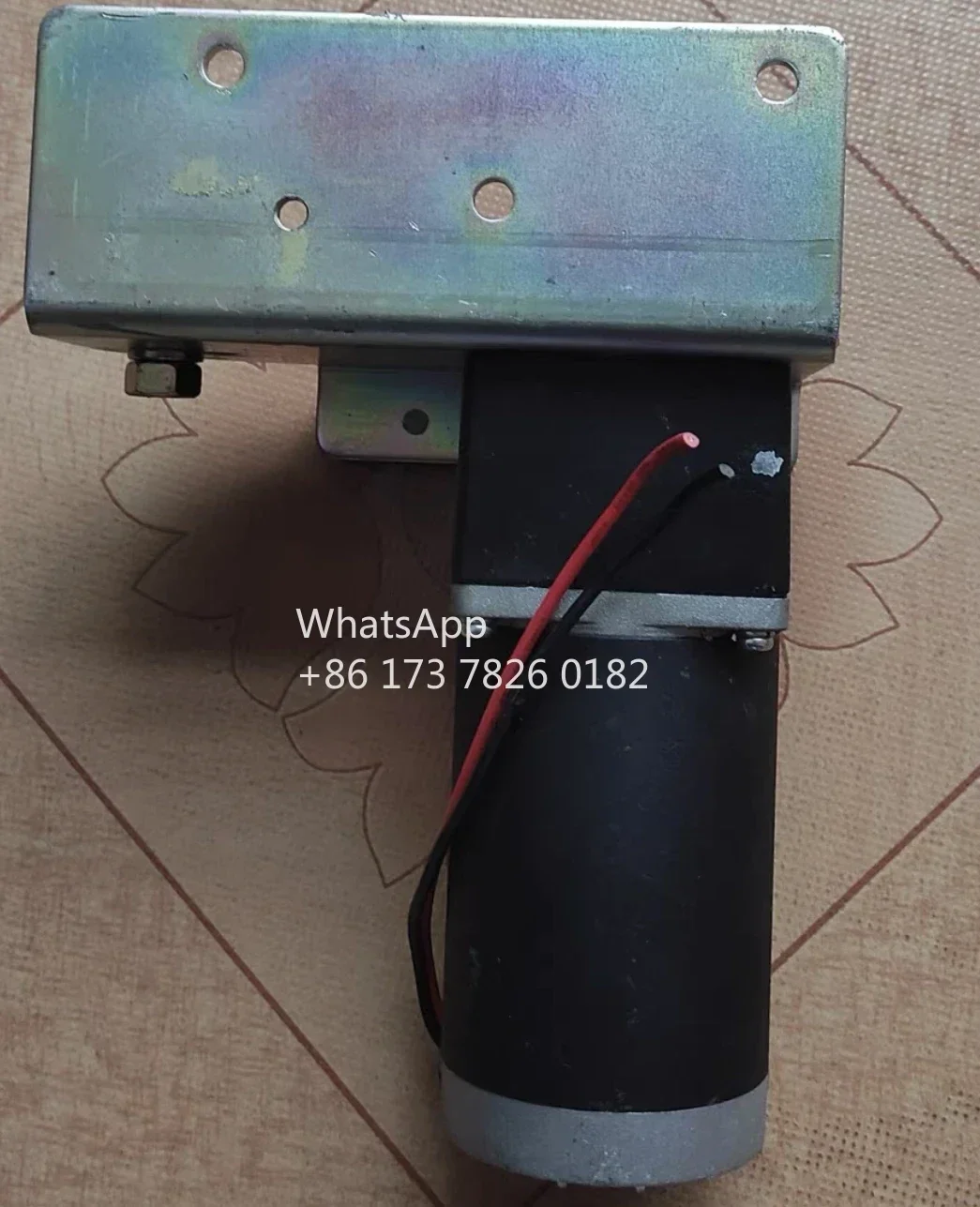 Motorreductor usado D6015-12B30 15W DC24V