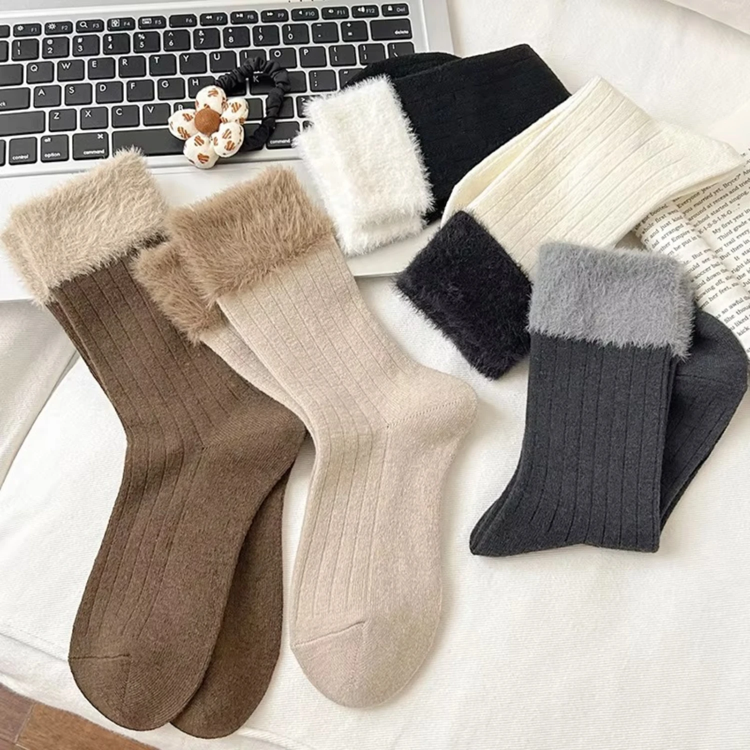 2/3/5/10 pairs of women's socks, randomly colored, suitable for autumn and winter, with plush collars for warmth and comfort.