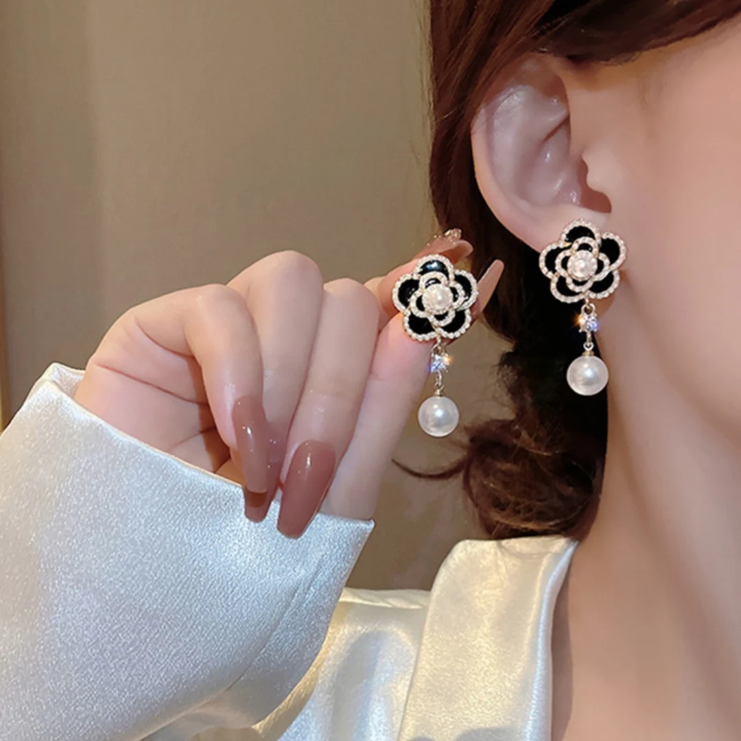 2023 New Baroque Ladies Classic Drop Earring Korean Camellia Rhinestone Ladies Jewelry Retro Camellia Party Girl Gift Jewelry