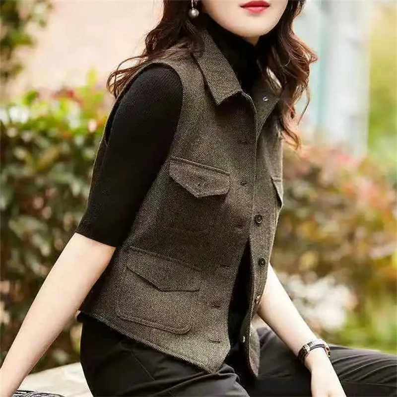 2023 Brown Short Woolen Vest Jackets Women Spring Autumn Single-breasted Pocket Waistcoat Sleeveless Tank Outerwear Casual Tops