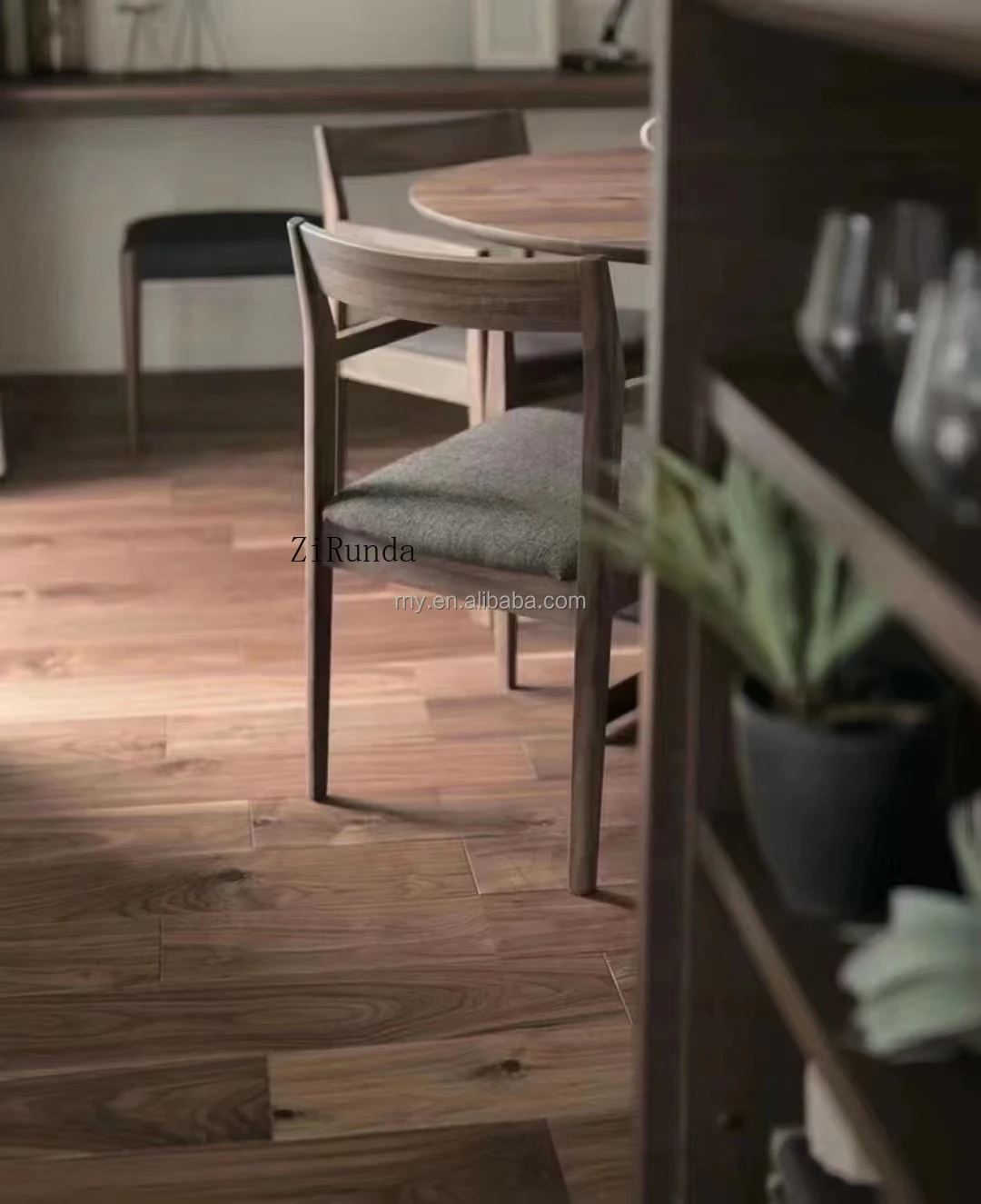 Versión personalizada Suelo clásico moderno de ingeniería de viento Parquet ancho de roble cepillado de nogal