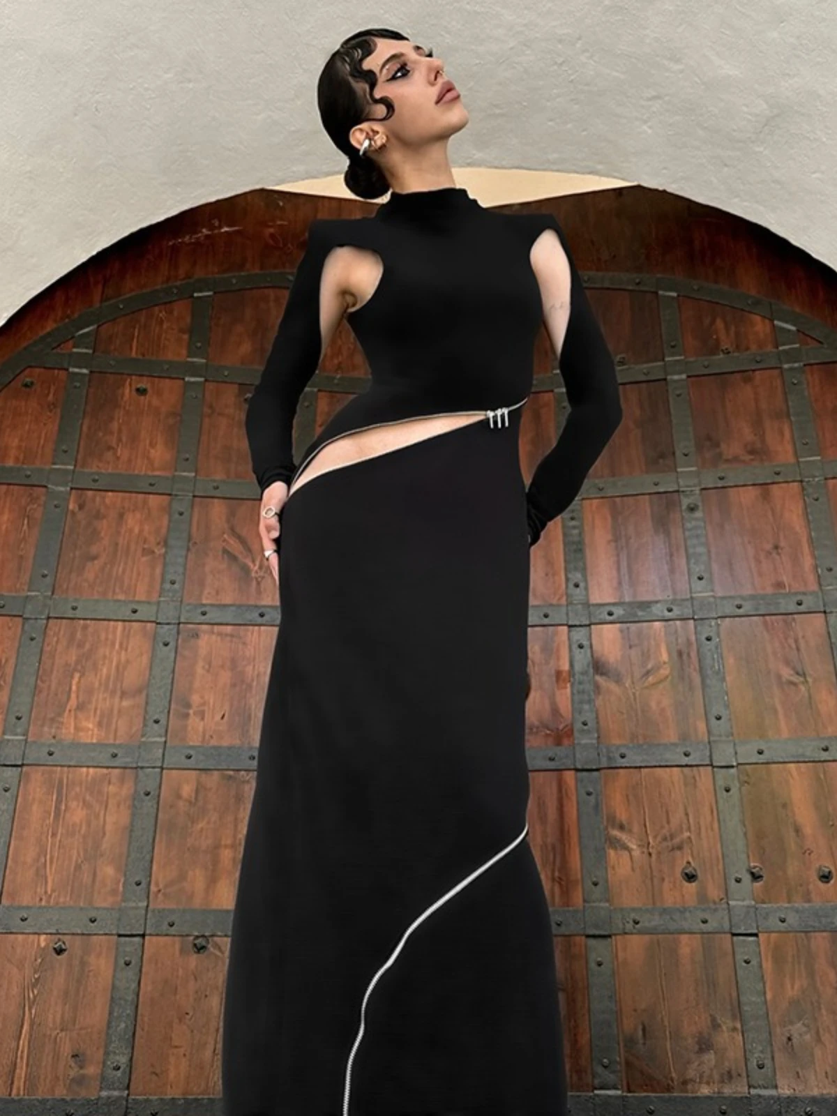 SsTss Sexy Zwarte Uitgesneden Lange Jurk Voor Vrouwen Mode Coltrui Lange Mouw Ritsen Decoratie Slim Fit Party Club Maxi Jurk