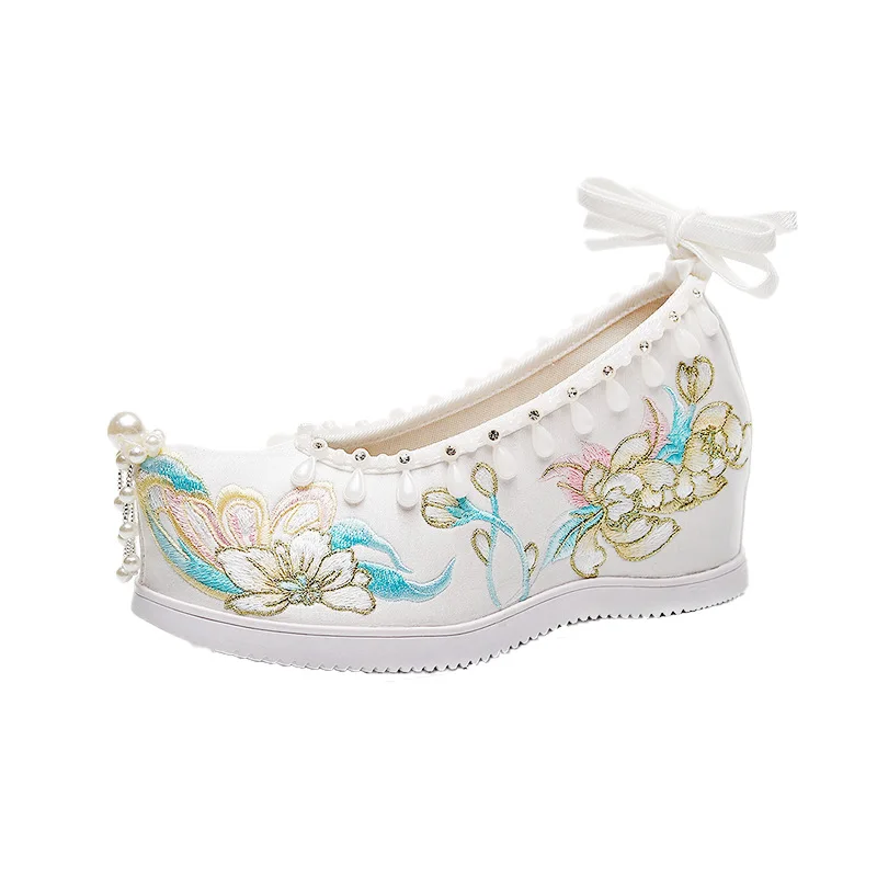 Scarpe eleganti cinesi per ragazze Cosplay Hanfu ricamo fiore onde perle perline nappe fondo piatto scarpe Hanfu