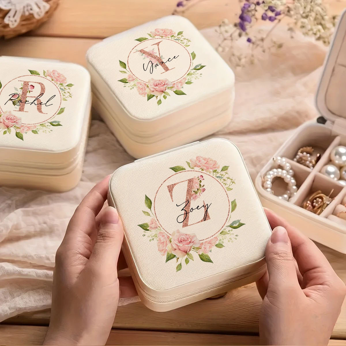 Personalized Initial Portable Jewelry Box Zipper Storage Box Suitable for Women and Bridesmaids Gifts