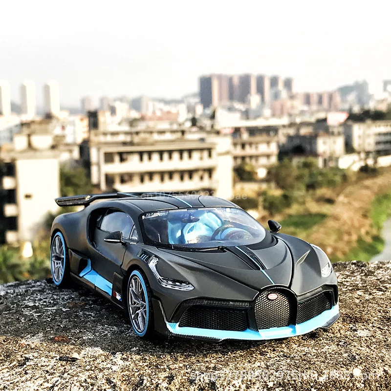 1:24 Maisto Bugatti Chiron Divo Series Model Alloy Diecast Sport Vehicle Model Collection Desktop Decoration Kids Birthday Gifts