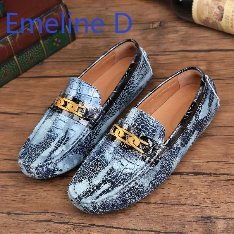 

Blue Casual Soft Soled Leather Shoes Upper Anti Slip and Wear-Resistant Sole Cover Footprint Pattern Shiny Leather Loafers