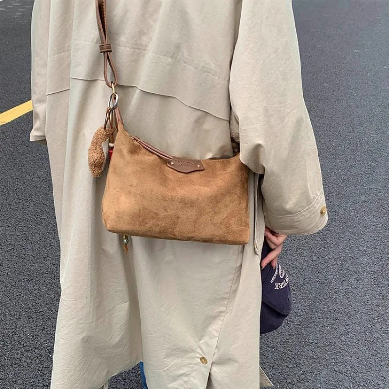 

Women's Messenger Bag Practical And Chic, Crossbody Strap, Leather Material, Classic Designer