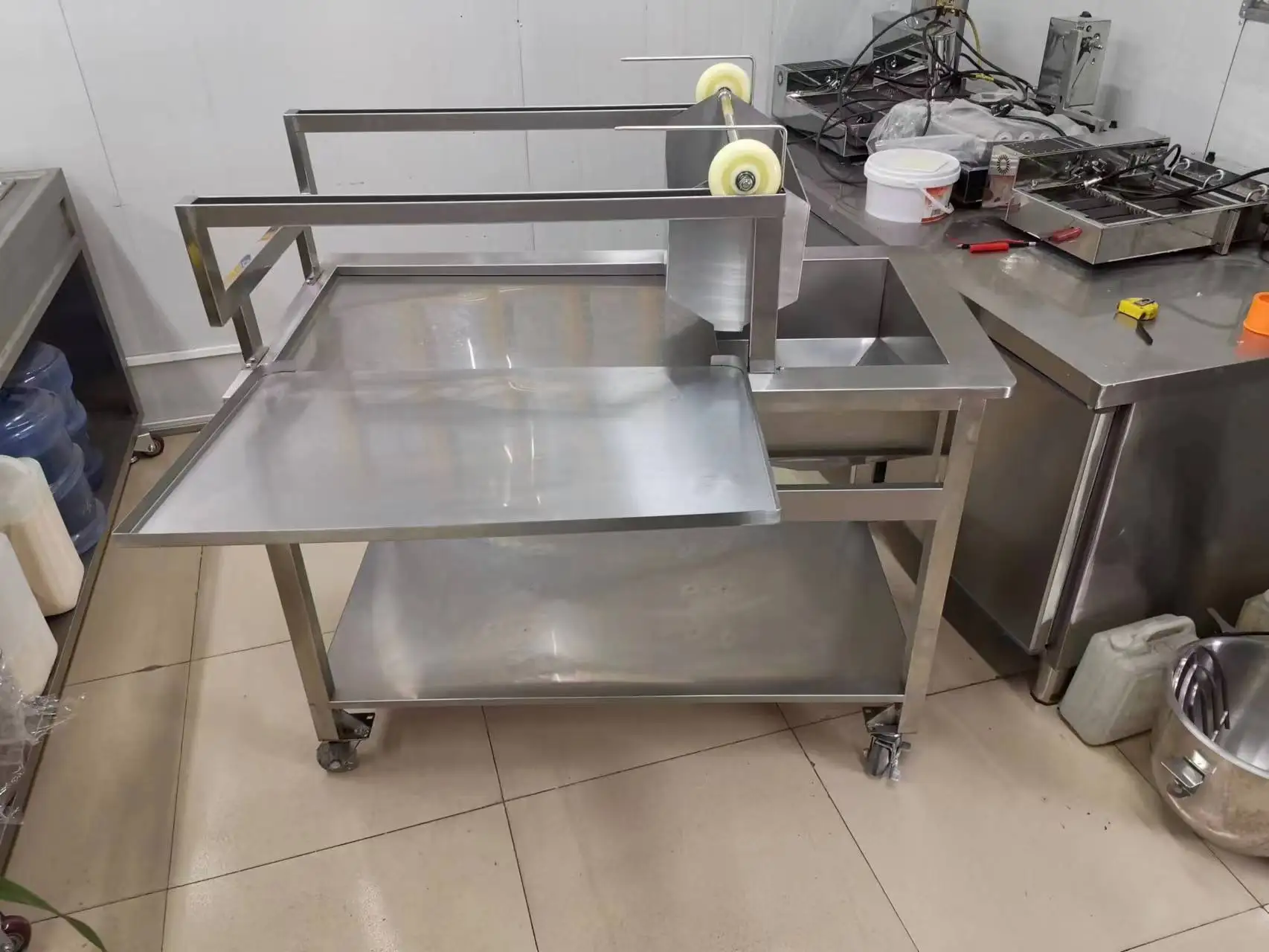 Automatic Bakery Equipment Donut Glazer Chocolate and Sugar Syrup Hand Glazer  Donut Glazing Machine Cream coating machine