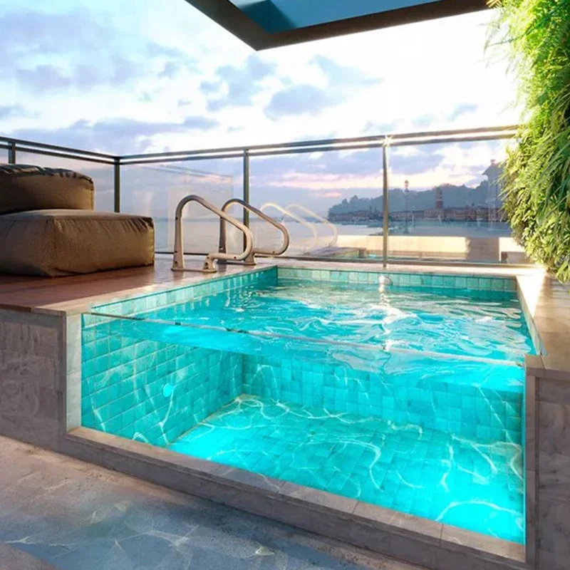 Горячий бассейн Jacuzzi на открытом воздухе, роскошный бассейн над крышей