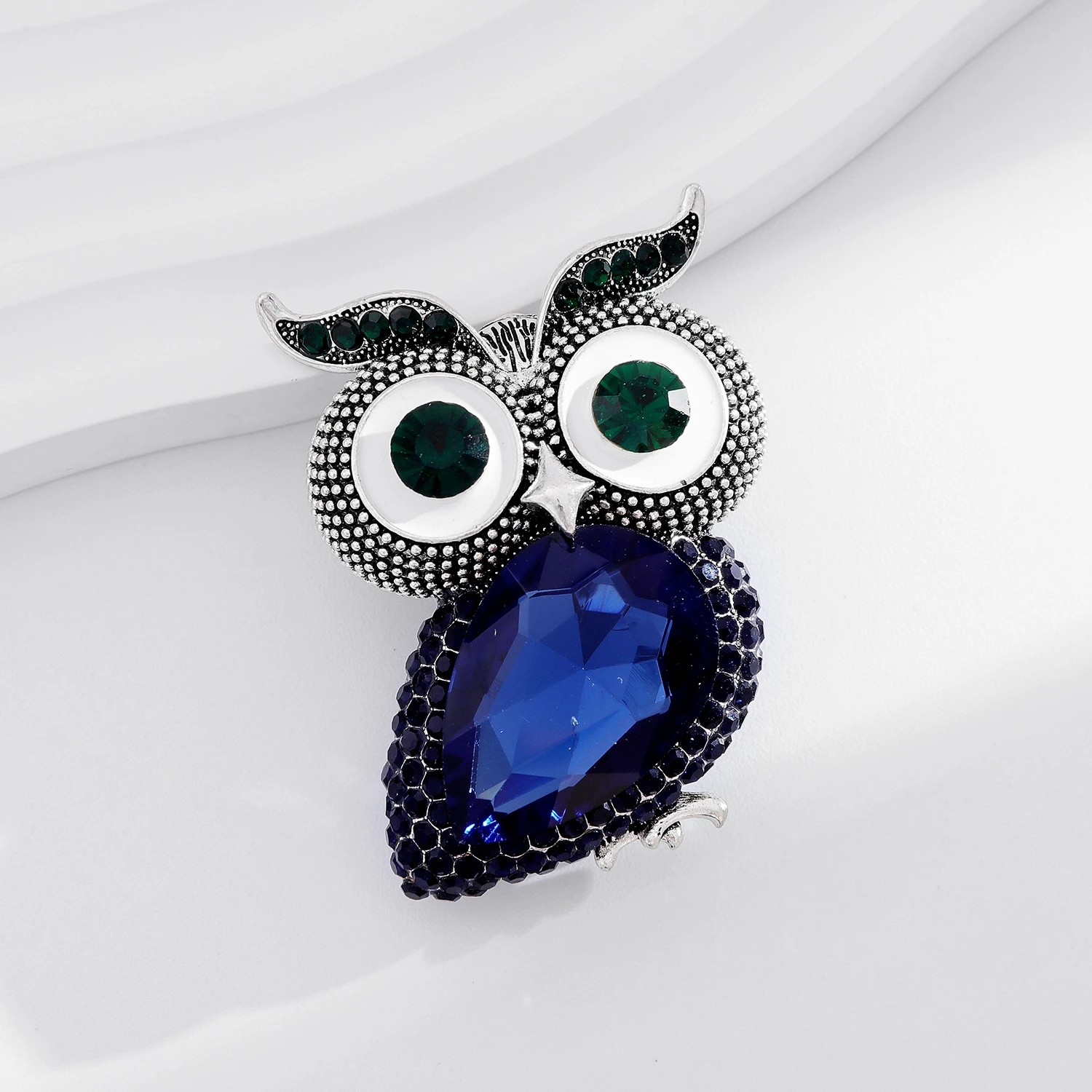 Elegant Owl Brooch Vintage Lapel Pin for Business Meetings Antique Silver Rhinestone Jewelry Gift for Women's Coats