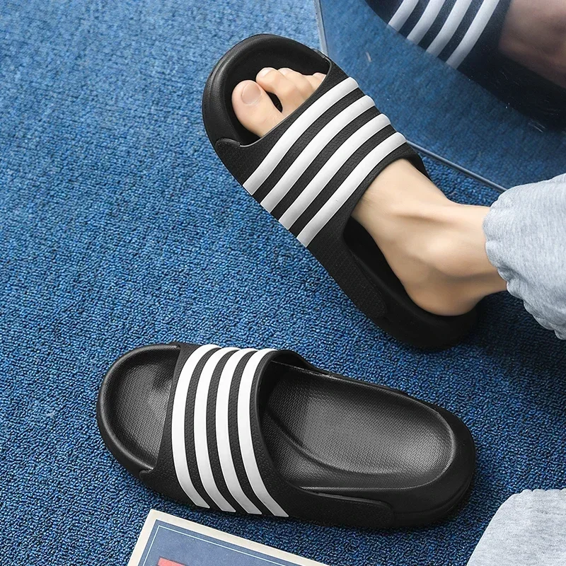 

Summer Lightweight Men's Hot 2025 Large-sized, Easy-to-wear, Anti-slip and Breathable Indoor and Outdoor Beach Slippers