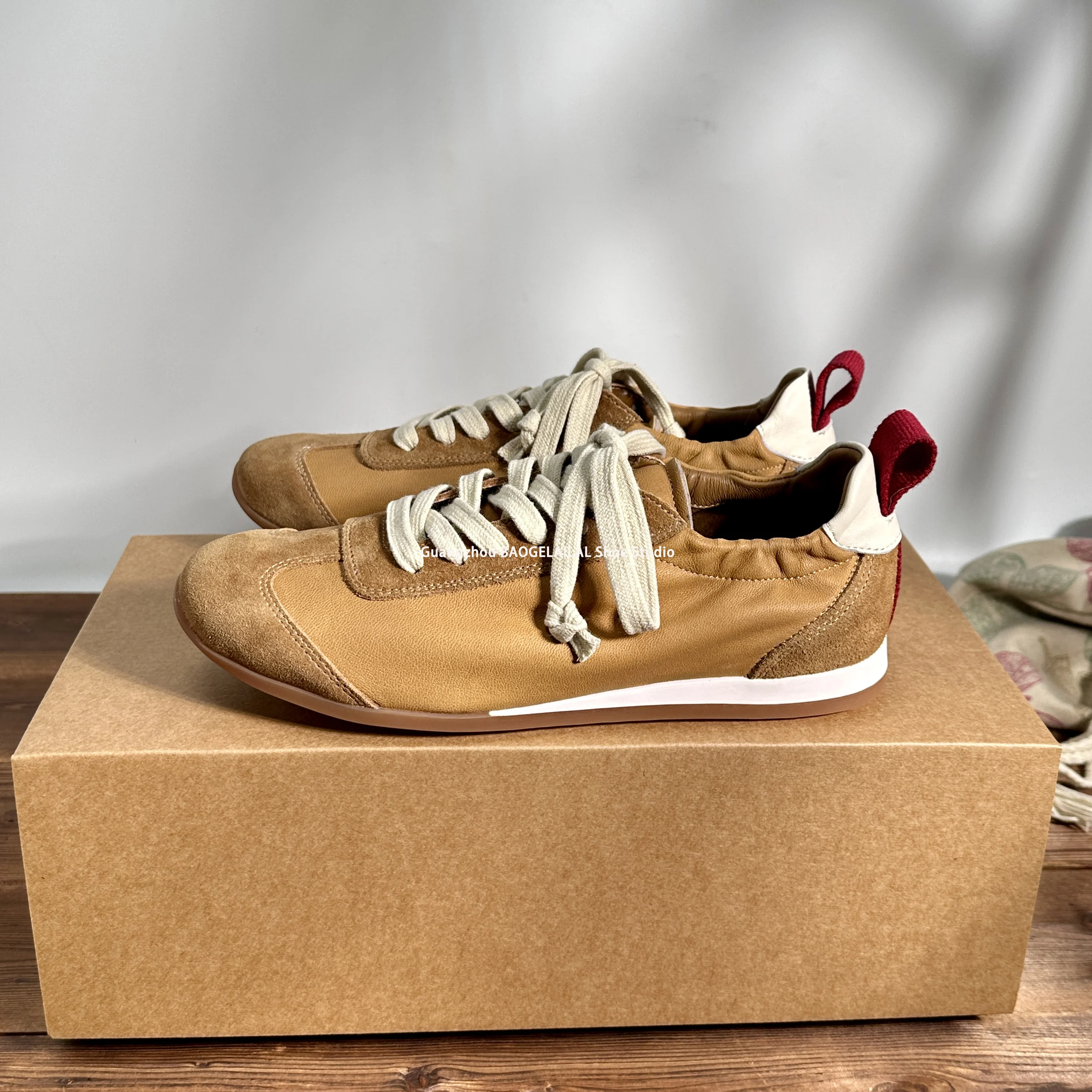 

2026 Spring New Leather Flat Bottom Color blocked Training Shoes for Women, Round Headed Laced Casual Sports Shoes