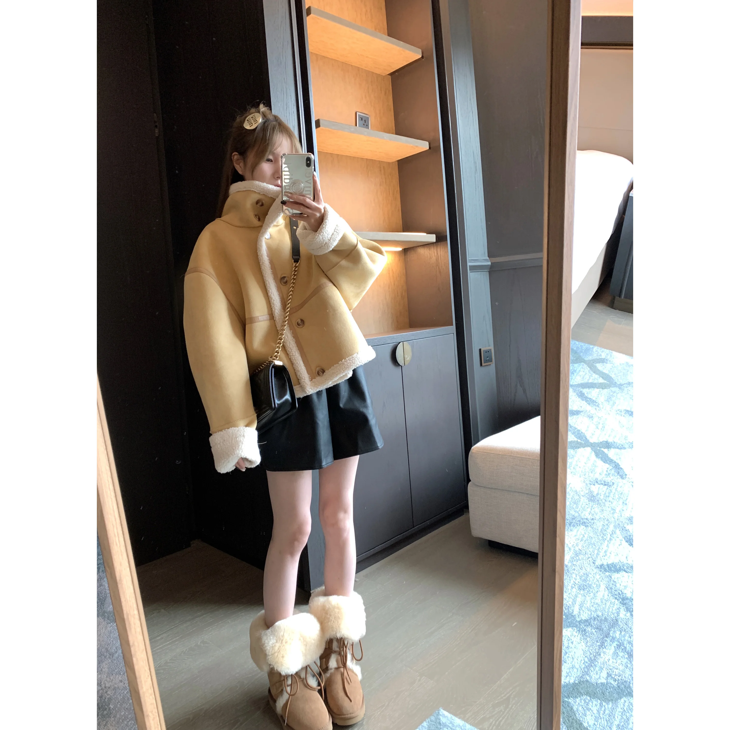 

Женская осенне-зимняя новая укороченная куртка-косуха из замши с отложным воротником и меховой подкладкой для повседневной носки